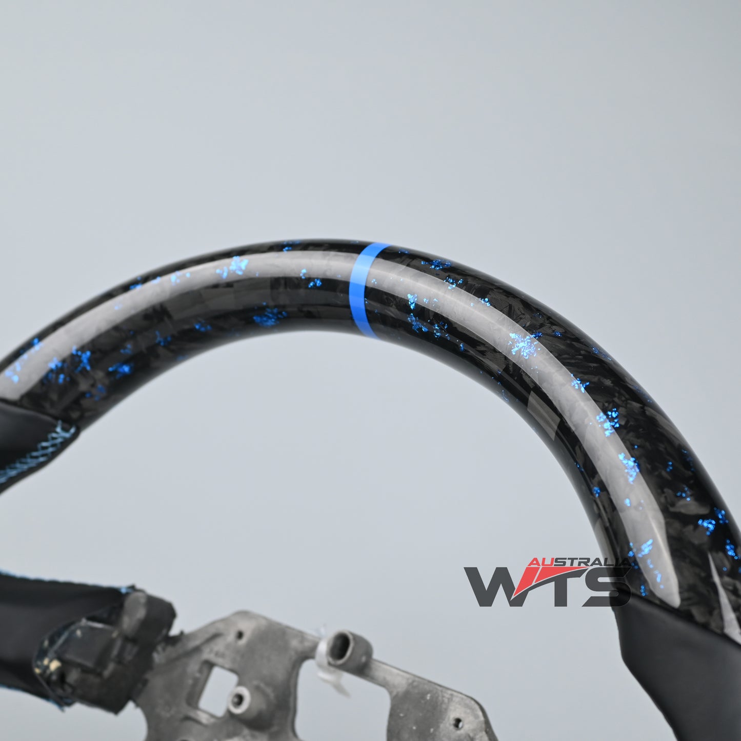 Flake Style Forged Carbon Steering Wheel Suitable For Ford Falcon FG- FGX G6E XR6 XR8 XR50 XR6 TURBO (08-16)