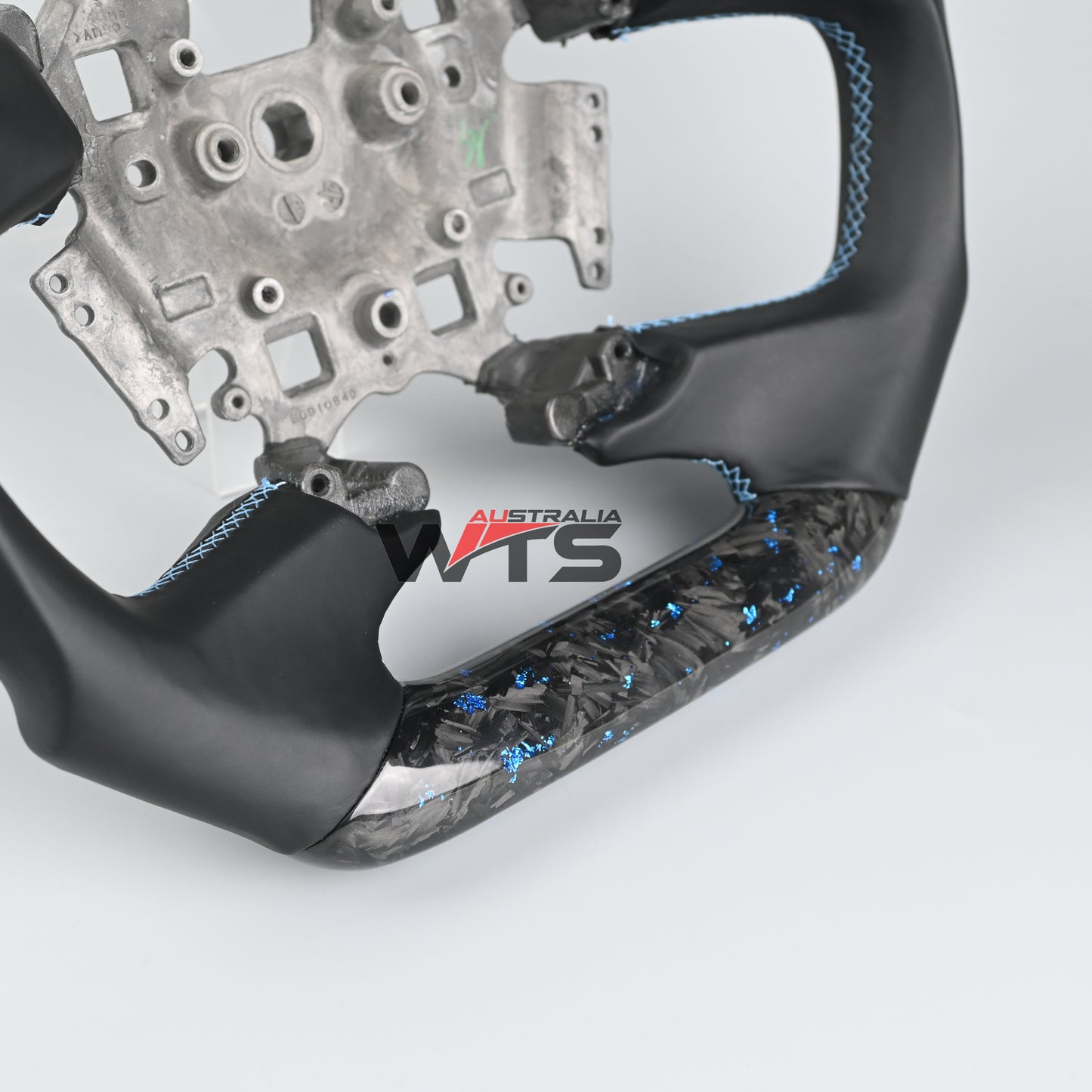 Flake Style Forged Carbon Steering Wheel Suitable For Ford Falcon FG- FGX G6E XR6 XR8 XR50 XR6 TURBO (08-16)