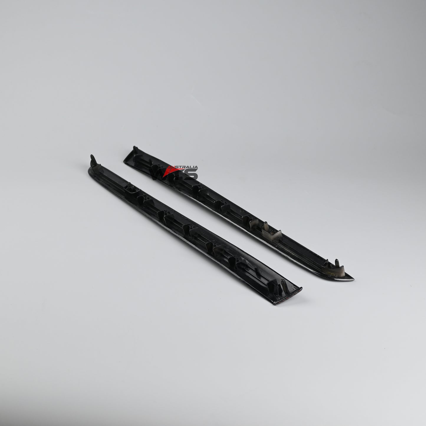 Carbon Fibre Interior Door Trim Strips For Holden VF HSV VF (No memory buttons version)