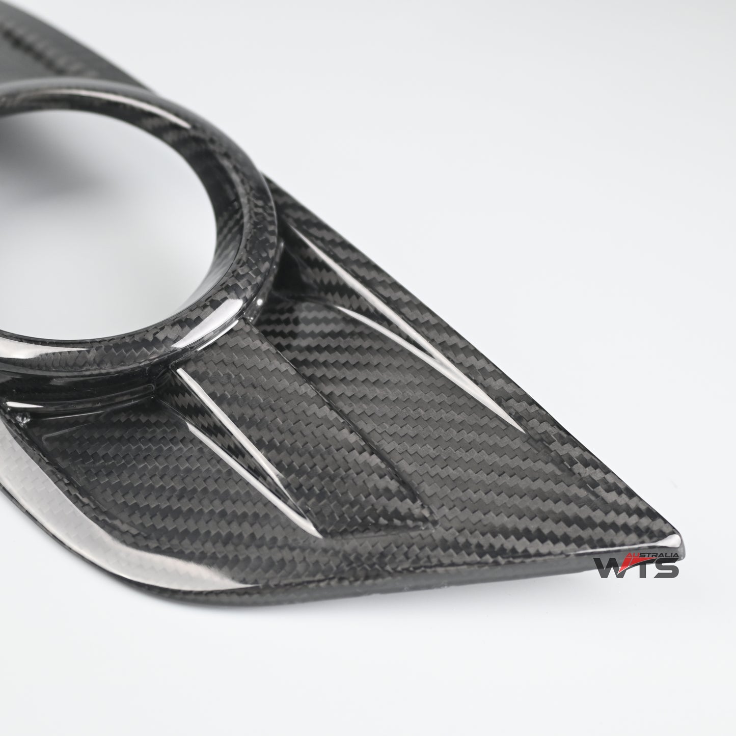 100% Pre-preg Carbon Fibre Fog Light Covers – For HSV VE E2 / E3 (Clubsport, GTS, R8, Maloo)