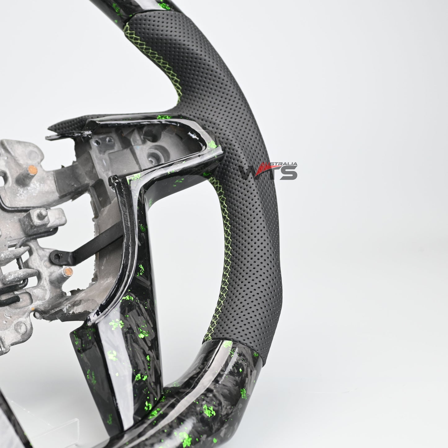 Flake Style forged carbon steering wheel suitable for Holden VE HSV VE (Perforated Leather)