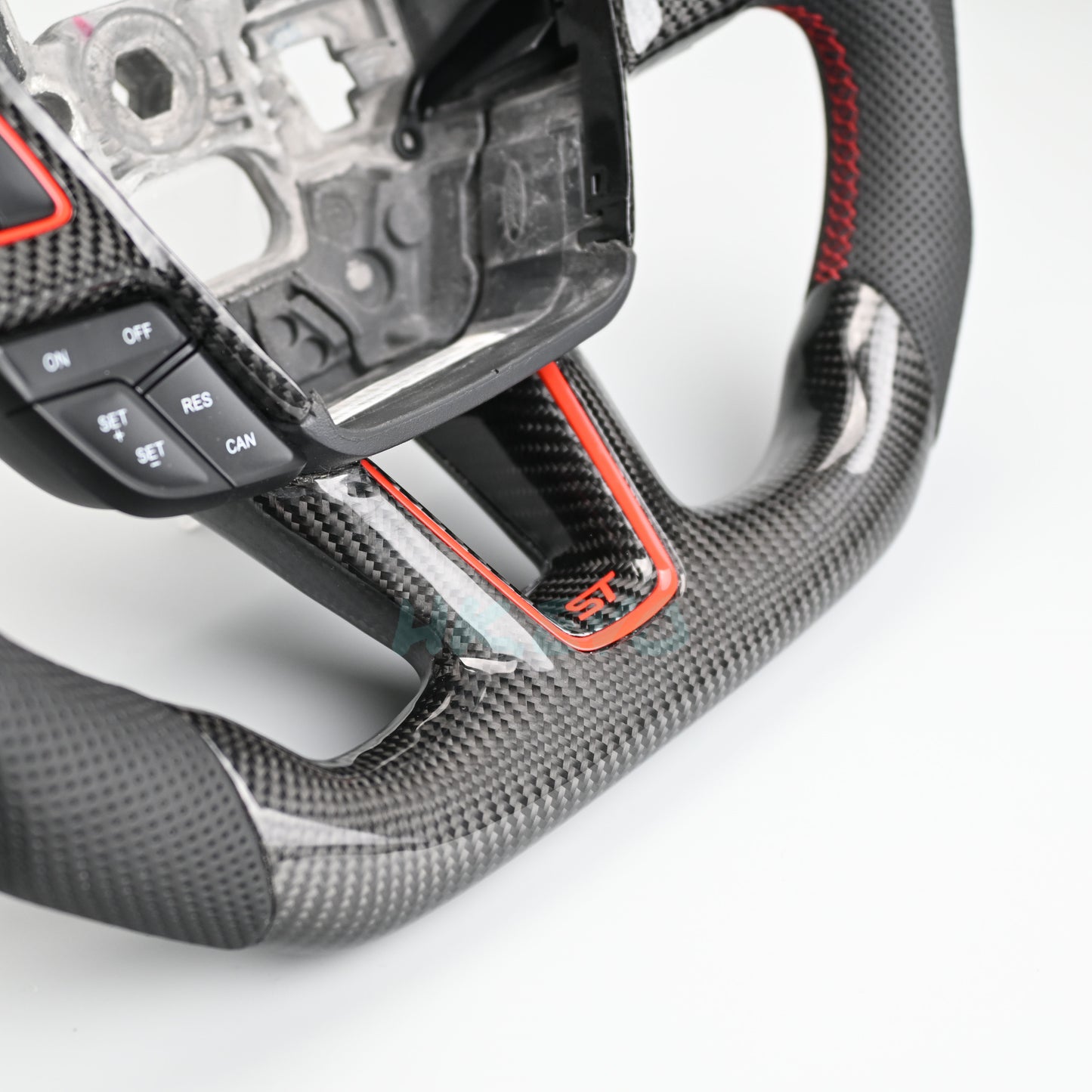 Carbon Fiber Steering Wheel Sutiable for Ford Focus RS ST MK3 2015-2018