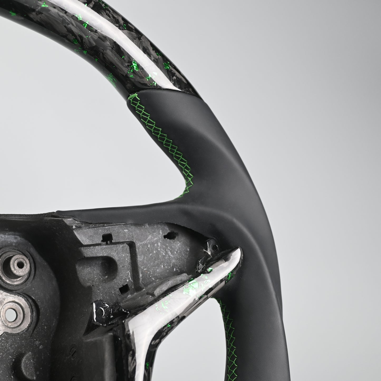 Flake Style Forged Carbon Fibre Steering Wheel For HSV VF Holden VF Chevy SS (Flat Bottom)