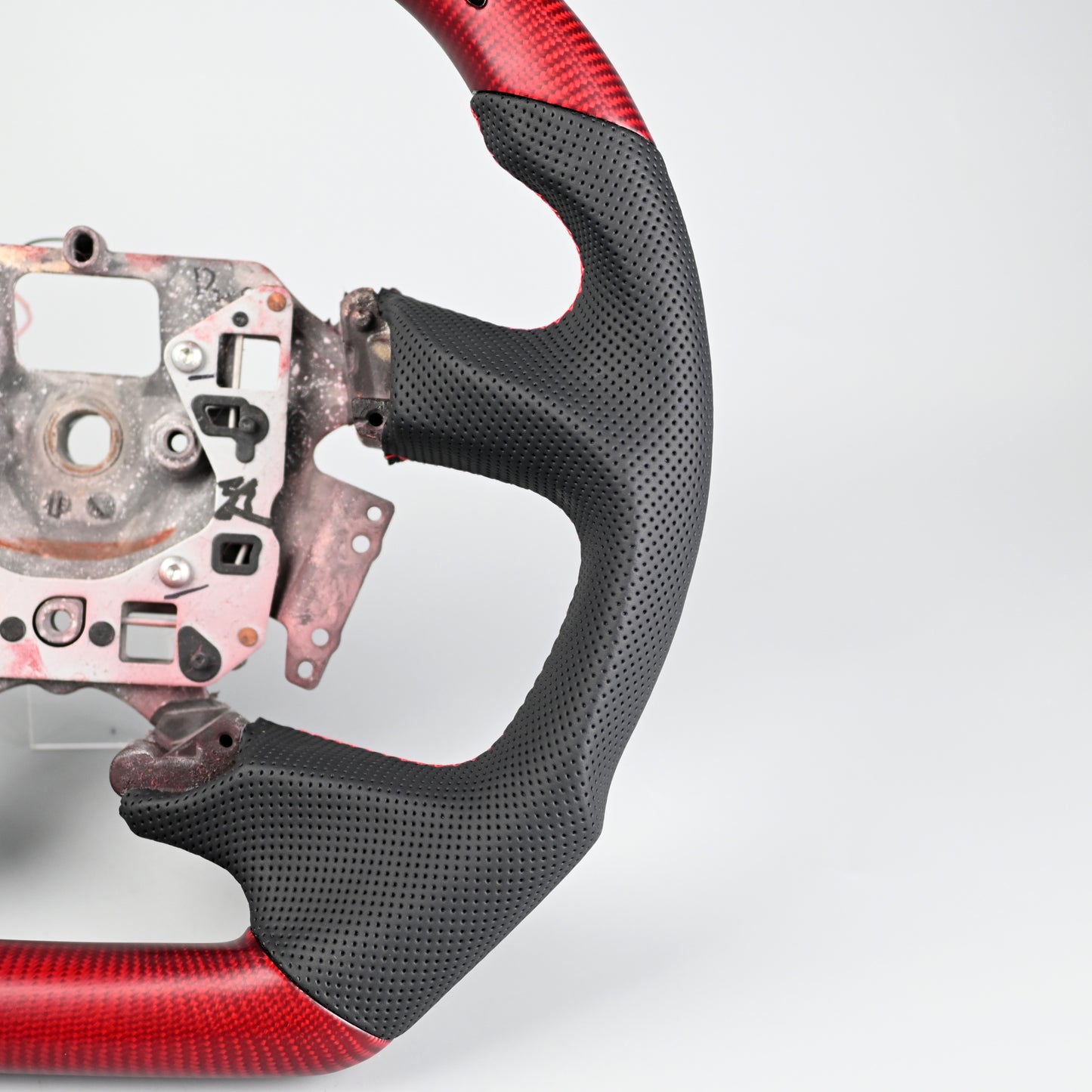 Color Matte Carbon Fibre LED Steering Wheel Suitable For Ford Falcon FG- FGX G6E XR6 XR8 XR50 XR6 TURBO (08-16)